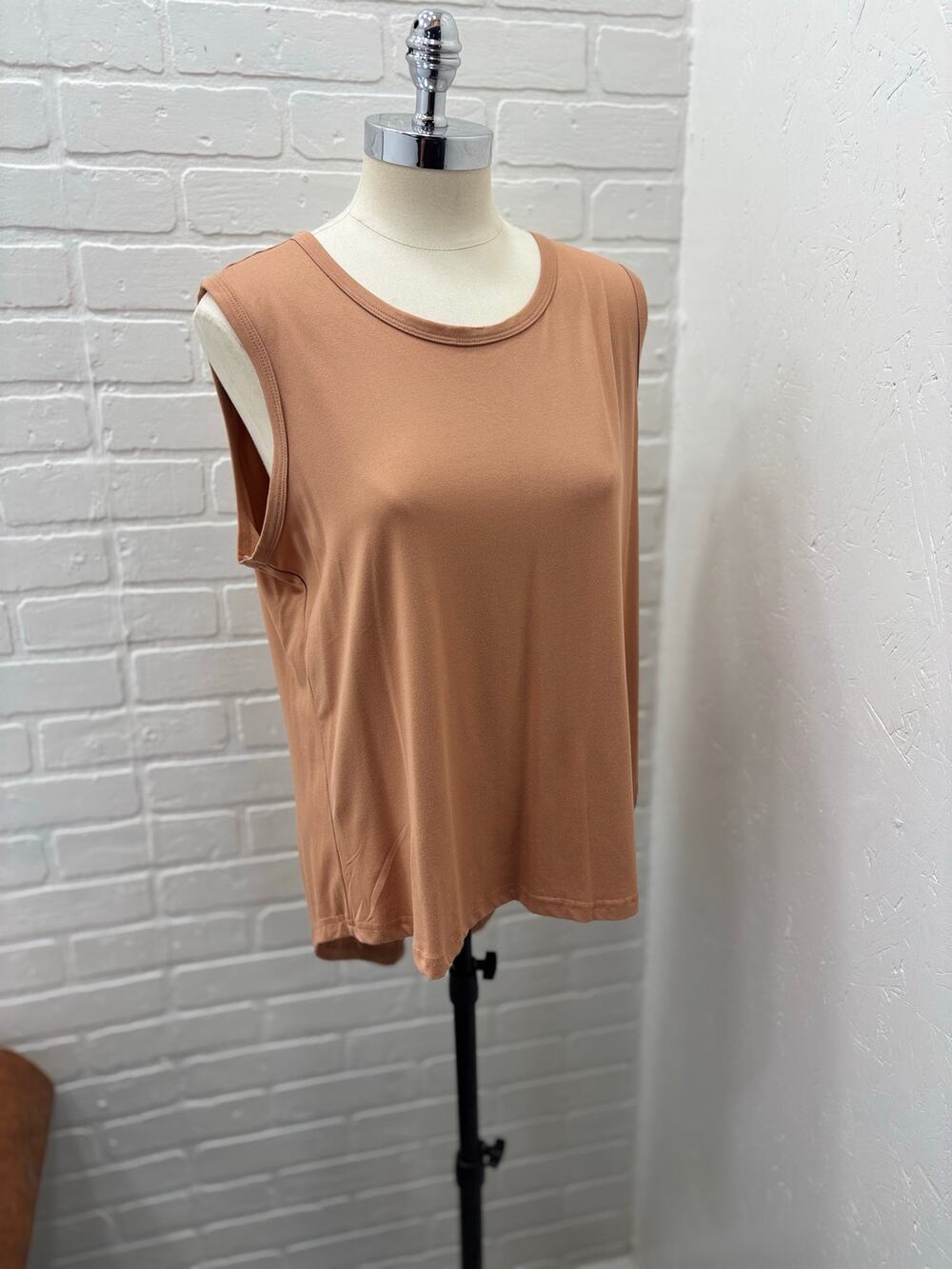 FITCOLLECTIVE Womens L Muscle Tank Top Brown Sleeveless Workout Shirt C11